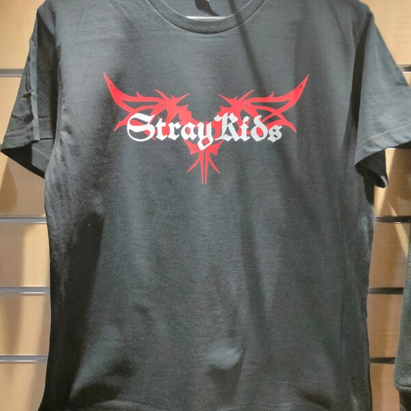 CAMISETA STRAY KIDS DOMINATE