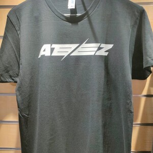 CAMISETA ATEEZ LOGO